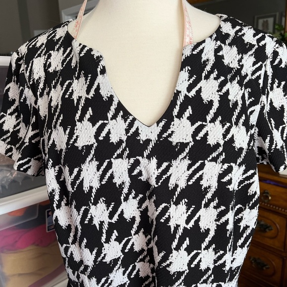 Houndstooth Dress - Picture 2 of 6